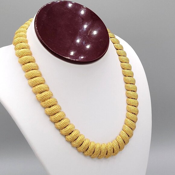 Napier Gold Tone Chunky Twist Chain Necklace Textured Links Box Clasp Vtg 17 in - Picture 4 of 8